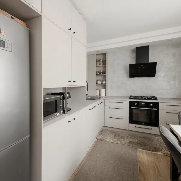 Угловая кухня без верхних шкафчиков — заказать в Минске