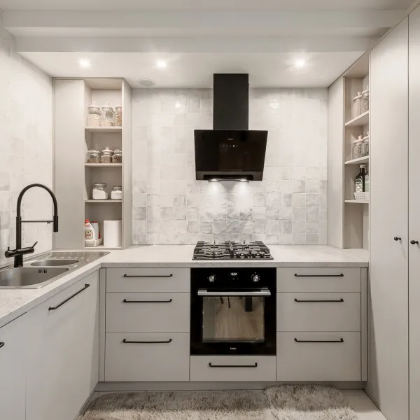 Угловая кухня без верхних шкафчиков — заказать в Минске