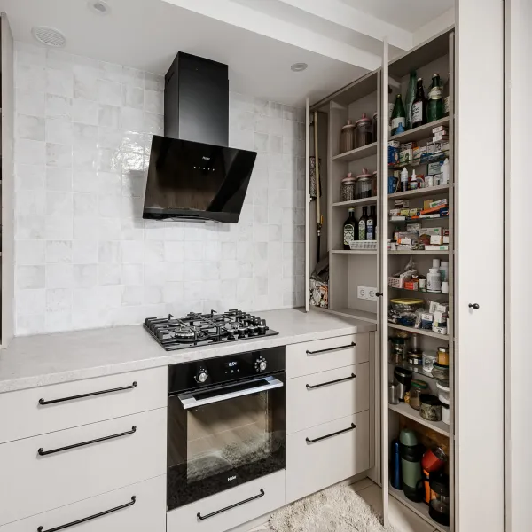 Угловая кухня без верхних шкафчиков — заказать в Минске