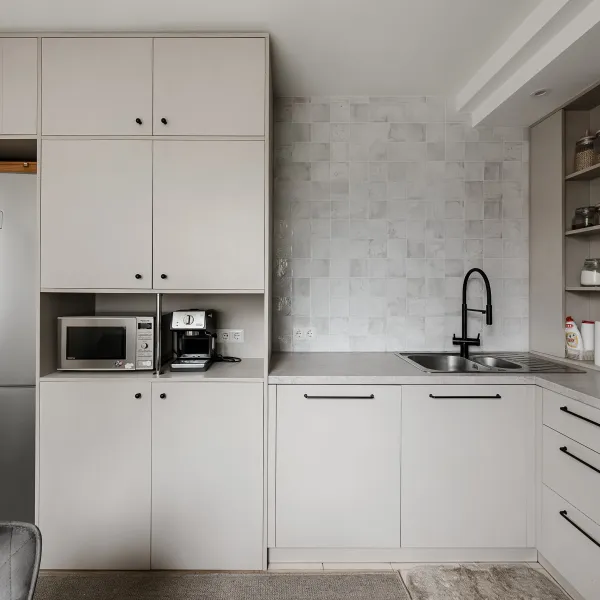 Угловая кухня без верхних шкафчиков — заказать в Минске