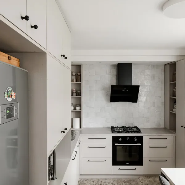 Угловая кухня без верхних шкафчиков — заказать в Минске