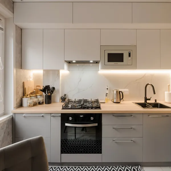 Прямая кухня с антресолями — заказать в Минске