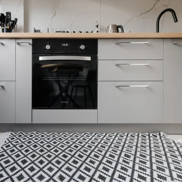 Прямая кухня с антресолями — заказать в Минске