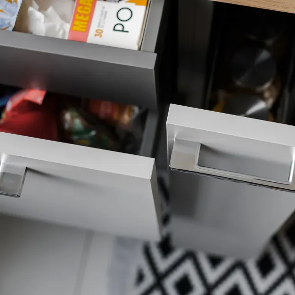 Прямая кухня с антресолями — заказать в Минске