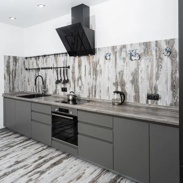 Кухня с крашенными фасадами в частном доме — заказать в Минске