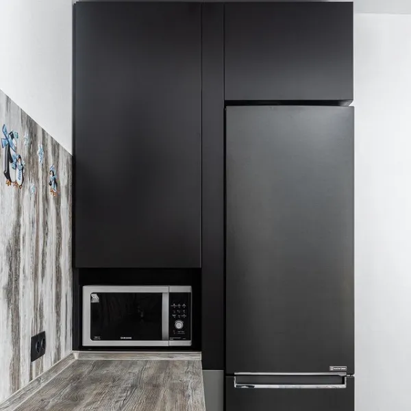 Кухня с крашенными фасадами в частном доме — заказать в Минске