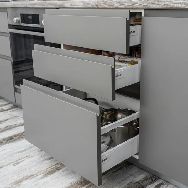 Кухня с крашенными фасадами в частном доме — заказать в Минске