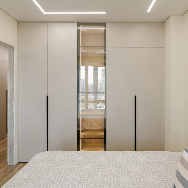 Шкаф в спальню с витриной и подсветкой — заказать в Минске