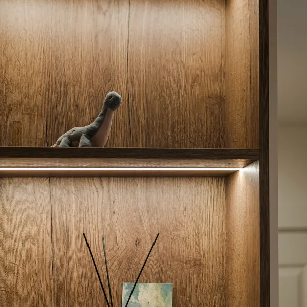 Светлая прихожая с элементами дерева — заказать в Минске